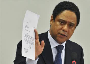 Imagem Ministro do Esporte diz que denúncias são falsas