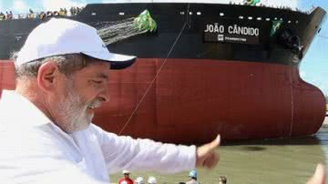 Imagem Petroleiro encalhado