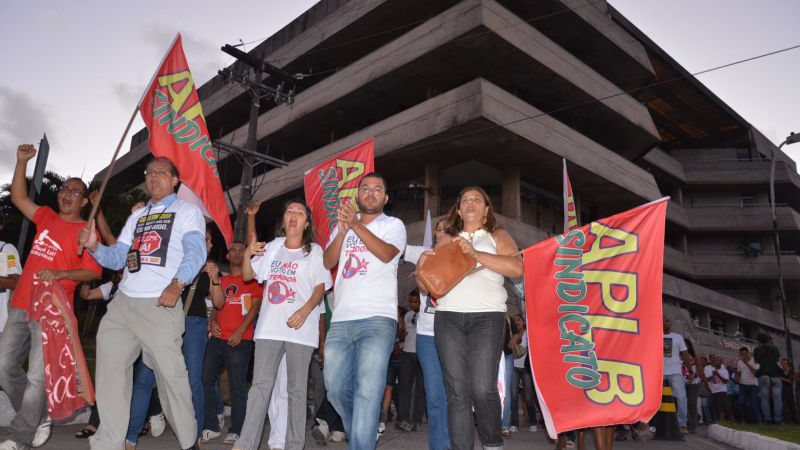 Imagem “A greve continua. Na Alba ou na rua”