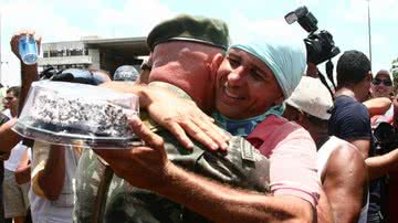Imagem Clima de paz entre Exército e manifestantes
