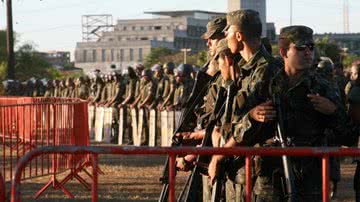 Imagem Greve ganha força e assembleia vira palco de "guerra"