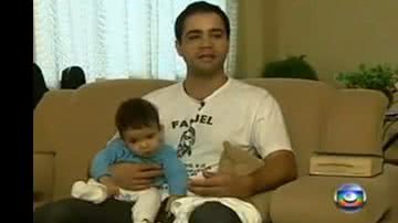 Imagem Mesmo soterrado, pai alimentava filho com saliva