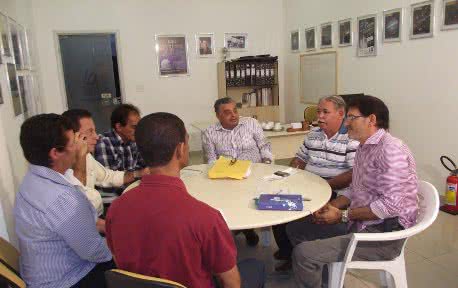 Imagem Prefeitos da região de Feira de Santana anunciam corte no São João