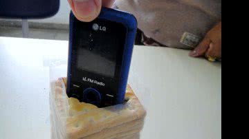 Imagem Adolescente tenta entrar na cadeia com celular escondido em biscoito