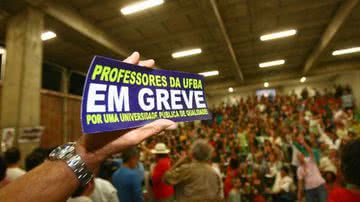 Imagem Professores da Ufba mantêm greve