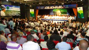 Imagem Feira: José Ronaldo comemora lançamento da pré-candidatura