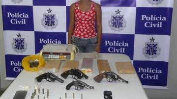 Imagem Mulher é detida com armadas drogas em Jequié