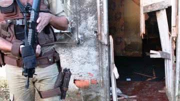 Imagem Criança morre com tiro de escopeta durante guerra do tráfico