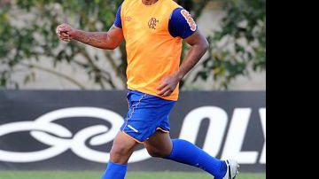 Imagem Jael assina contrato com o Flamengo até 2012