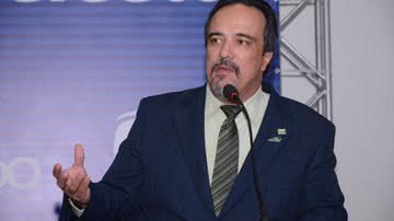 Imagem Da Luz critica a prefeitura e cutuca até o falecido ACM em evento