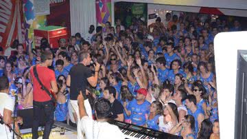 Imagem  Oito 7 Nove 4 agita camarote Contigo