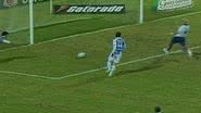 Imagem Júnior comemora primeiro gol com a camisa tricolor