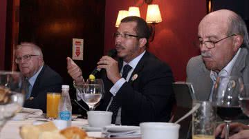 Imagem Candidato a OAB Bahia convoca adversários para debate