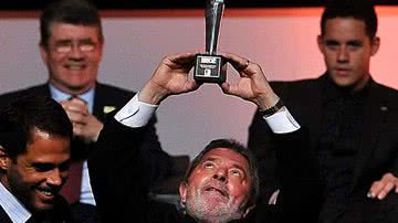 Imagem Lula ganha prêmio e solta pérola