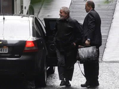 Imagem Mesmo em tratamento, Lula grava programa do PT