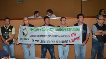 Imagem Fiscais agropecuários fazem protesto na Assembleia Legislativa