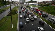 Imagem Trânsito na Ligação Iguatemi-Paralela tem dia de caos