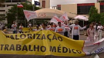 Imagem Grávidas tentando fazer pré-natal encontram clínicas fechadas