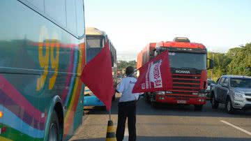 Imagem Petroleiros fazem protesto na BR 324