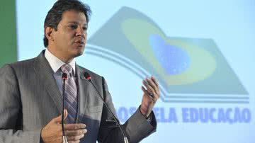 Imagem Governo estuda aumentar tempo do aluno na escola