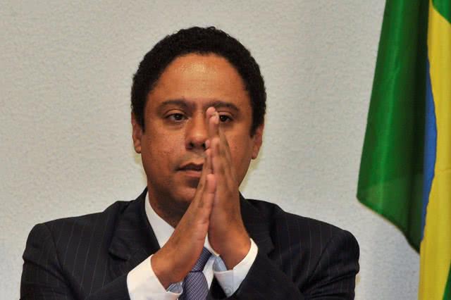 Imagem Ex-ministro baiano sofre AVC