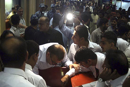 Imagem Não há sobreviventes após queda de avião no Paquistão