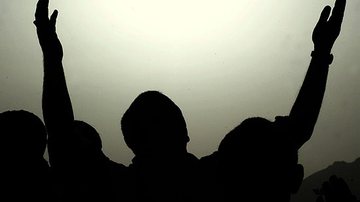 Imagem 4 grávidas e 19 menores se trancam em igreja à espera do juízo final