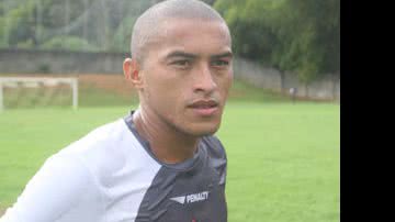 Imagem Nino Paraíba continua no Vitória