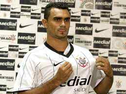 Imagem Bragantino pode estrear atacante contra o Vitória