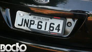 Imagem  Carro é depenado no Alto do Andú