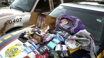 Imagem PRF apreende DVD's e contrabando no interior