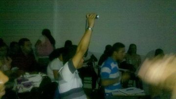 Imagem “Alunos assistem aula às escuras na Unijorge”, diz estudante
