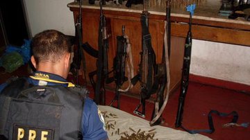Imagem PRF apreende fuzis e pistolas em Senhor do Bonfim