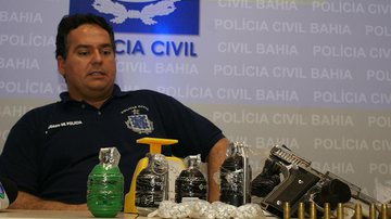 Imagem Drogas e granadas são encontradas em Pernambués