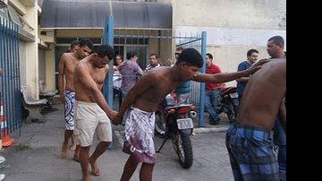 Imagem Custodiados de Feira vão para o presídio