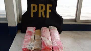 Imagem Polícia apreende barrotes de maconha na BR 101