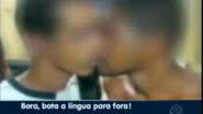 Imagem Em Pernambuco, policiais obrigam presos a trocar beijos 