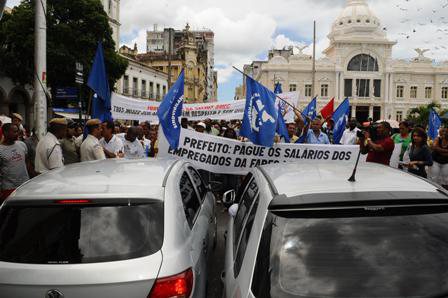 Imagem Manifestação paralisa o trânsito da Praça da Sé