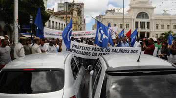 Imagem Manifestação paralisa o trânsito da Praça da Sé