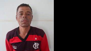 Imagem Fugitivo é preso engraxando sapatos