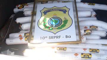 Imagem PRF apreende 232 bastões explosivos