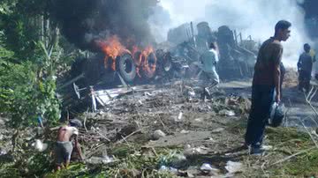 Imagem Seis pessoas ficam feridas durante explosão de carreta na BR-101