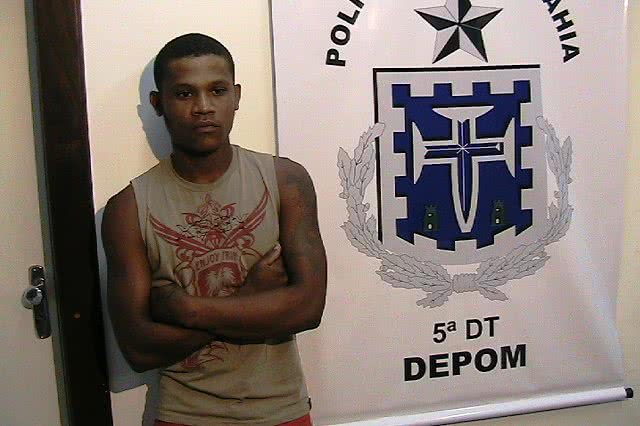 Imagem Jovem é flagrado com 20 pedras de crack em Paripe