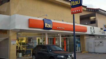 Imagem Office-Boy é alvo de bandidos após sair de agência do Itaú
