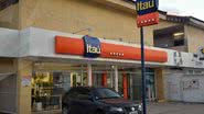 Imagem Office-Boy é alvo de bandidos após sair de agência do Itaú