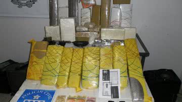 Imagem Mulher é presa com mais de 20 quilos de drogas em casa