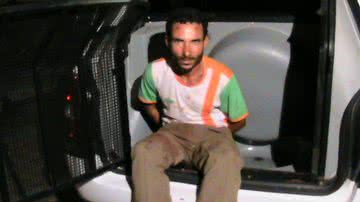 Imagem Policiais prendem "Monstro" de Ipirá
