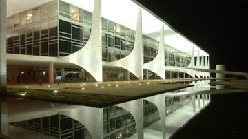 Imagem Manifestante invade Palácio do Planalto em protesto por moradias