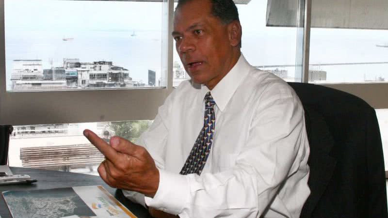 Imagem Nelson Pelegrino tenta calar João Henrique