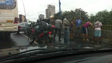 Imagem Policiais causam pânico em abordagem na Tancredo Neves